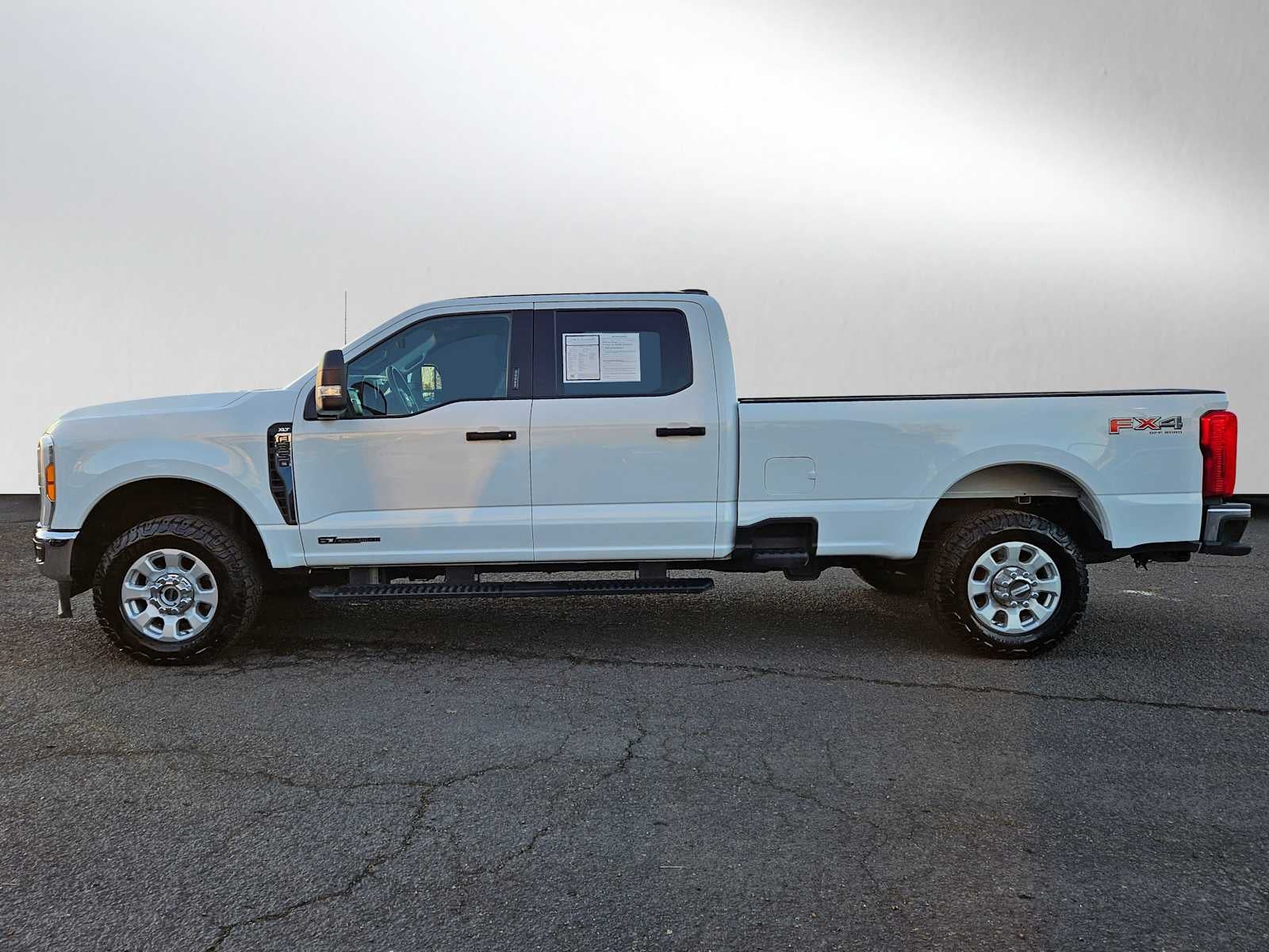 2023 Ford Super Duty F-350 SRW XLT