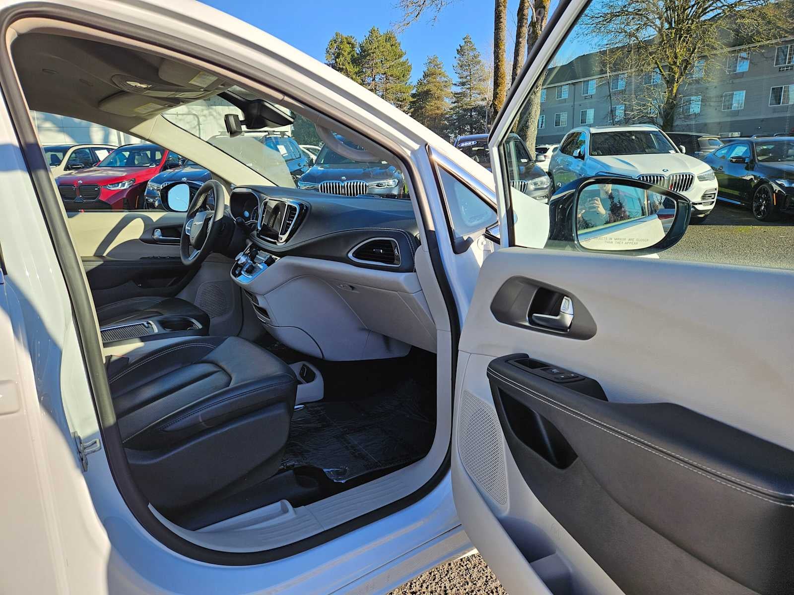 2024 Chrysler Pacifica Hybrid Select