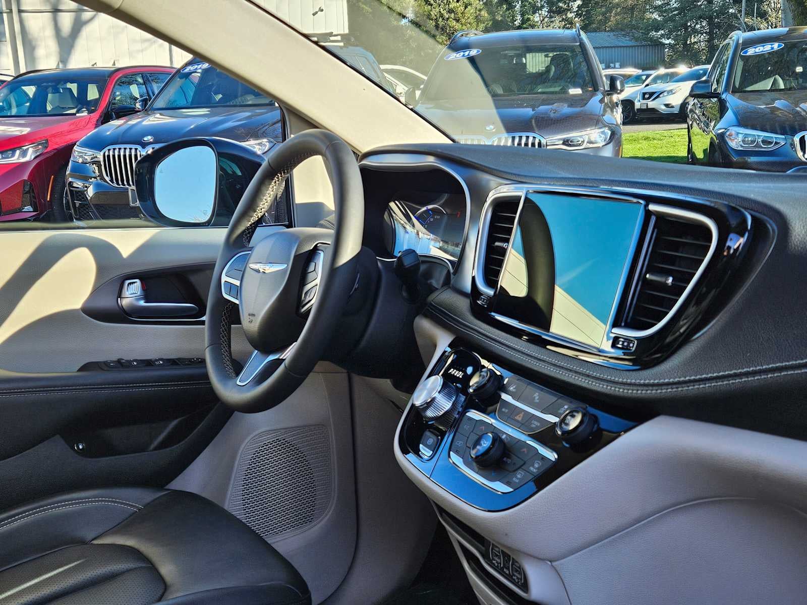 2024 Chrysler Pacifica Hybrid Select
