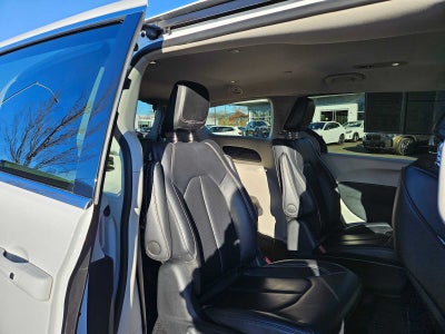 2024 Chrysler Pacifica Hybrid Select