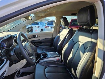 2024 Chrysler Pacifica Hybrid Select