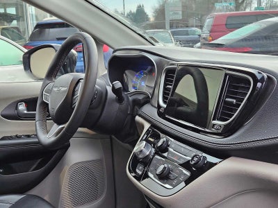 2024 Chrysler Pacifica Hybrid Select