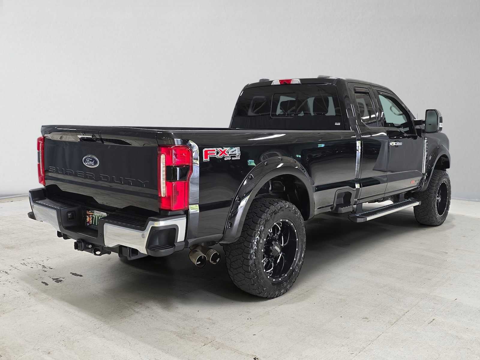 2023 Ford Super Duty F-350 SRW Pickup LARIAT