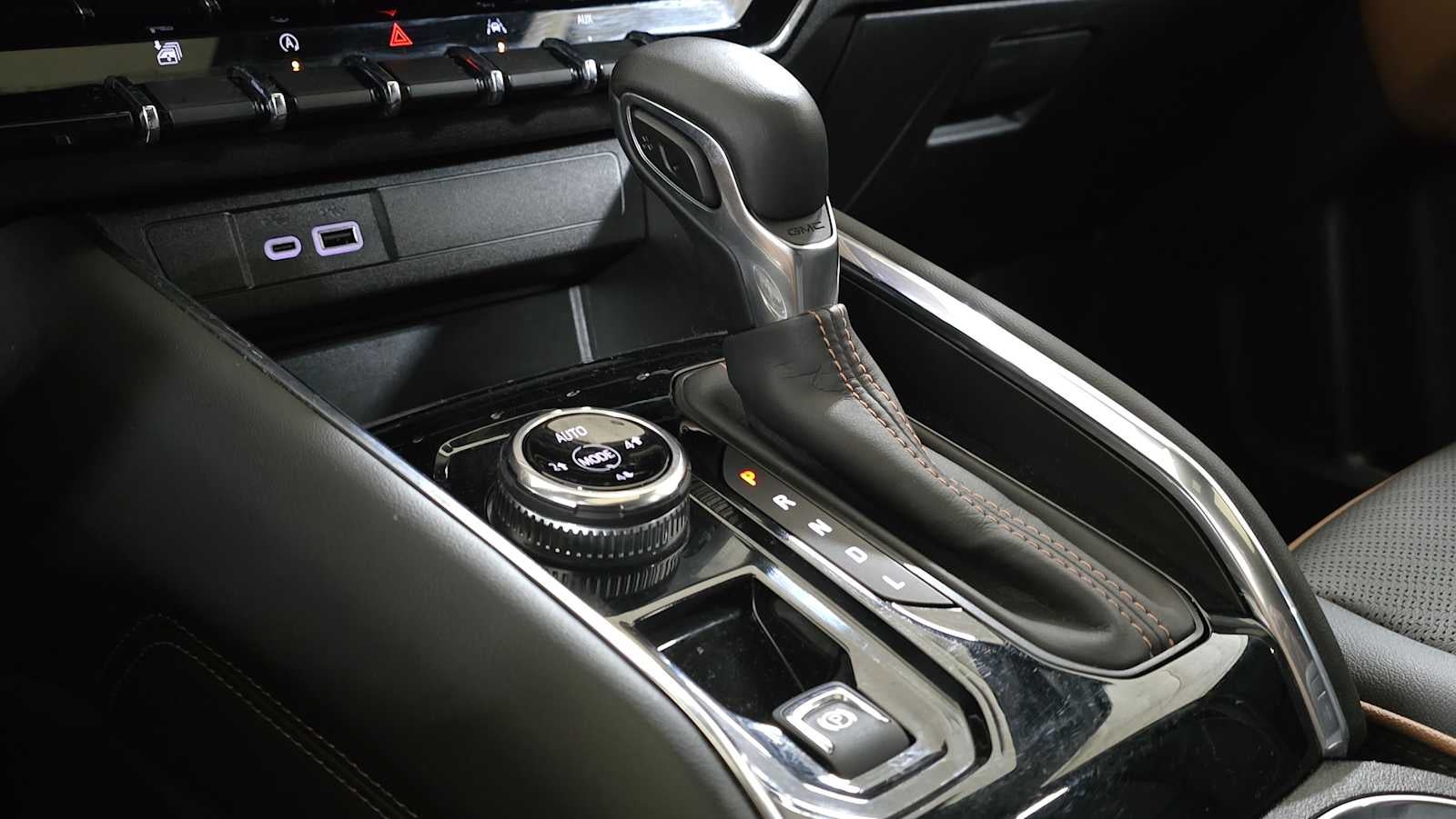 2024 GMC Canyon 4WD AT4