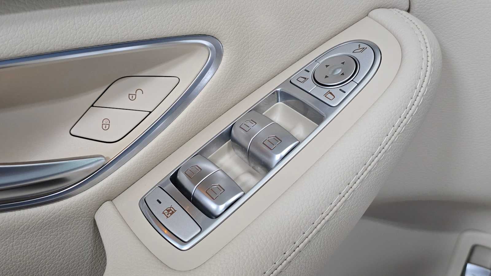 2016 Mercedes-Benz C 300 4dr Sdn 4MATIC®