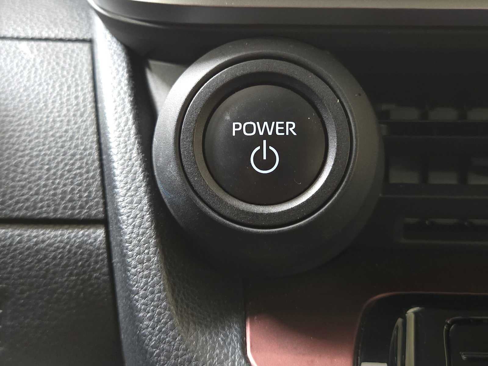 2025 Toyota Prius Plug-In Hybrid SE