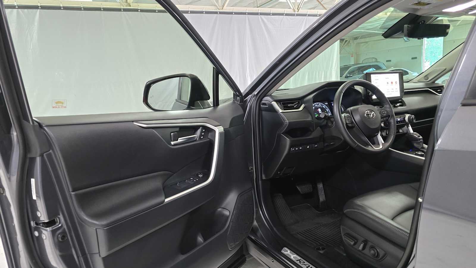 2025 Toyota RAV4 Hybrid XLE Premium