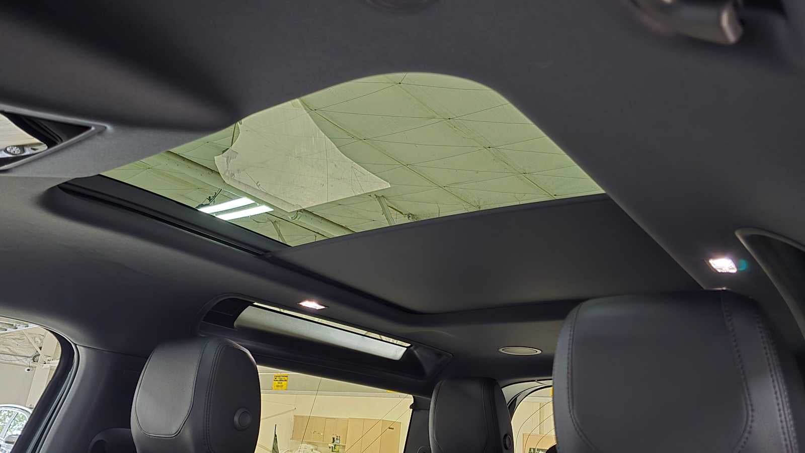 2023 Land Rover Defender X-Dynamic SE