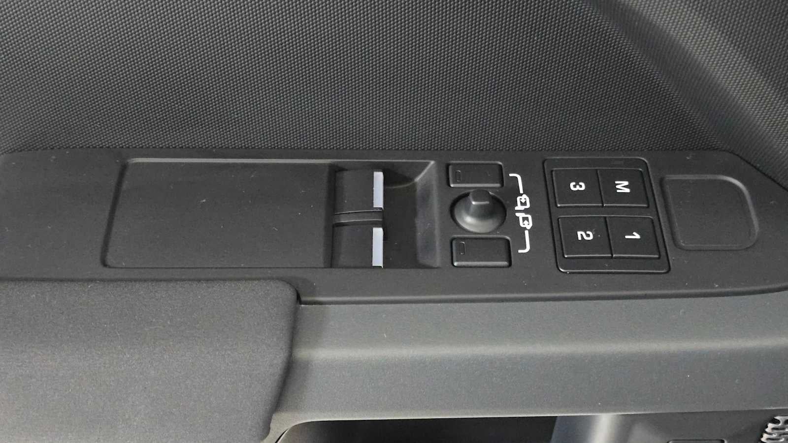 2023 Land Rover Defender X-Dynamic SE