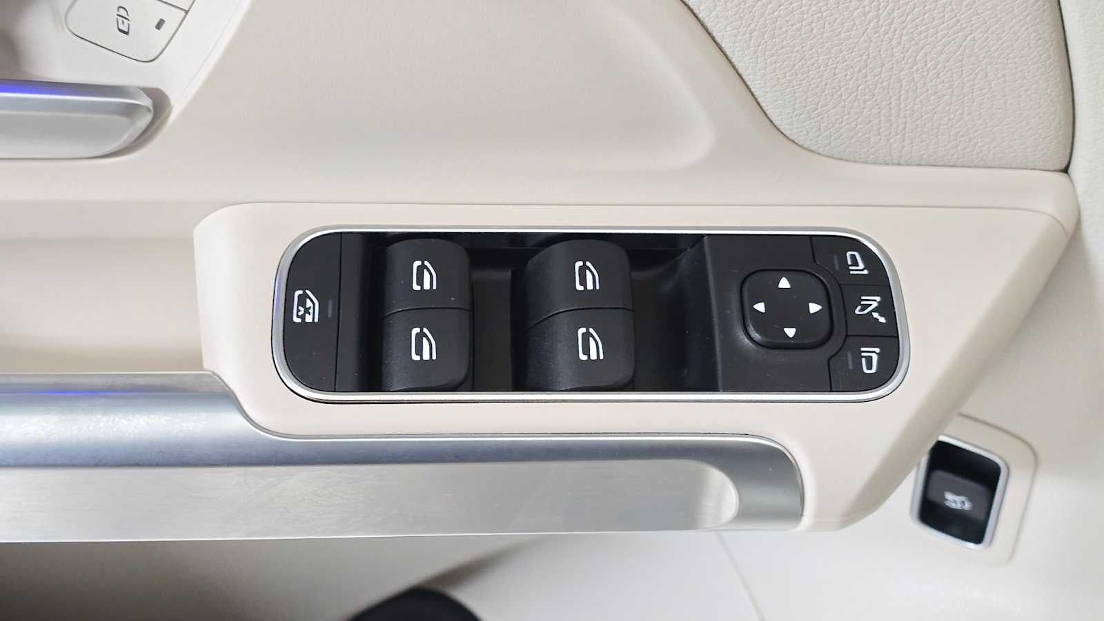 2025 Mercedes-Benz EQB 250+ SUV
