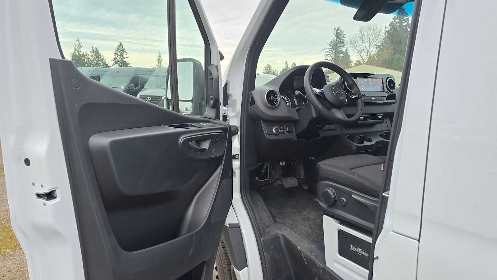 2025 Mercedes-Benz Sprinter 2500 Standard Roof I4 Diesel 144" RWD