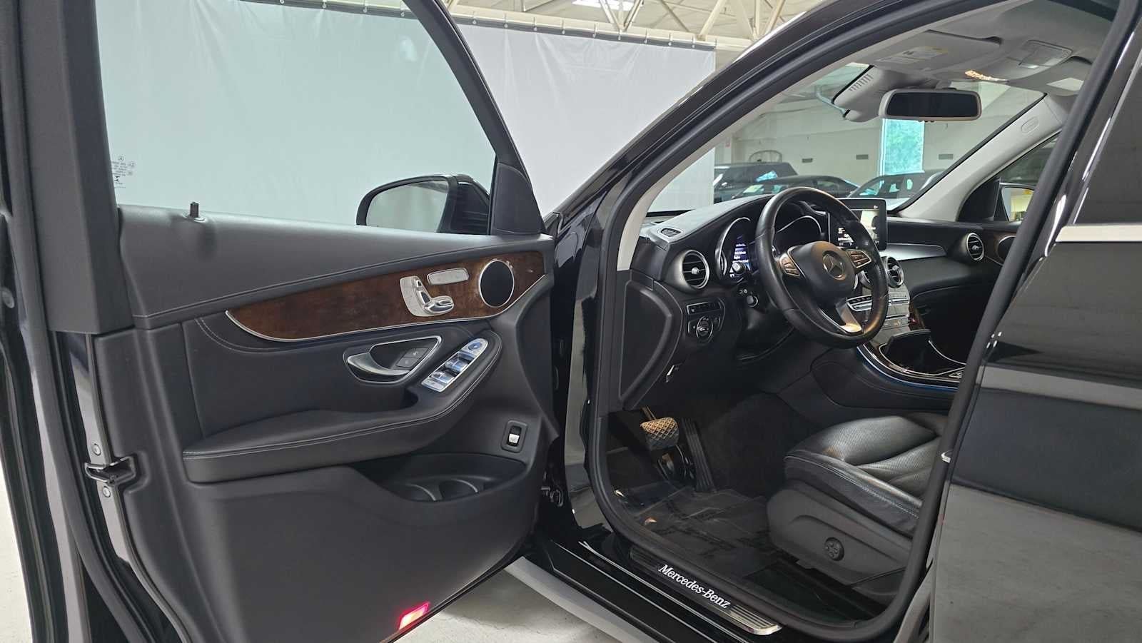 2016 Mercedes-Benz GLC 300 4MATIC® 4dr