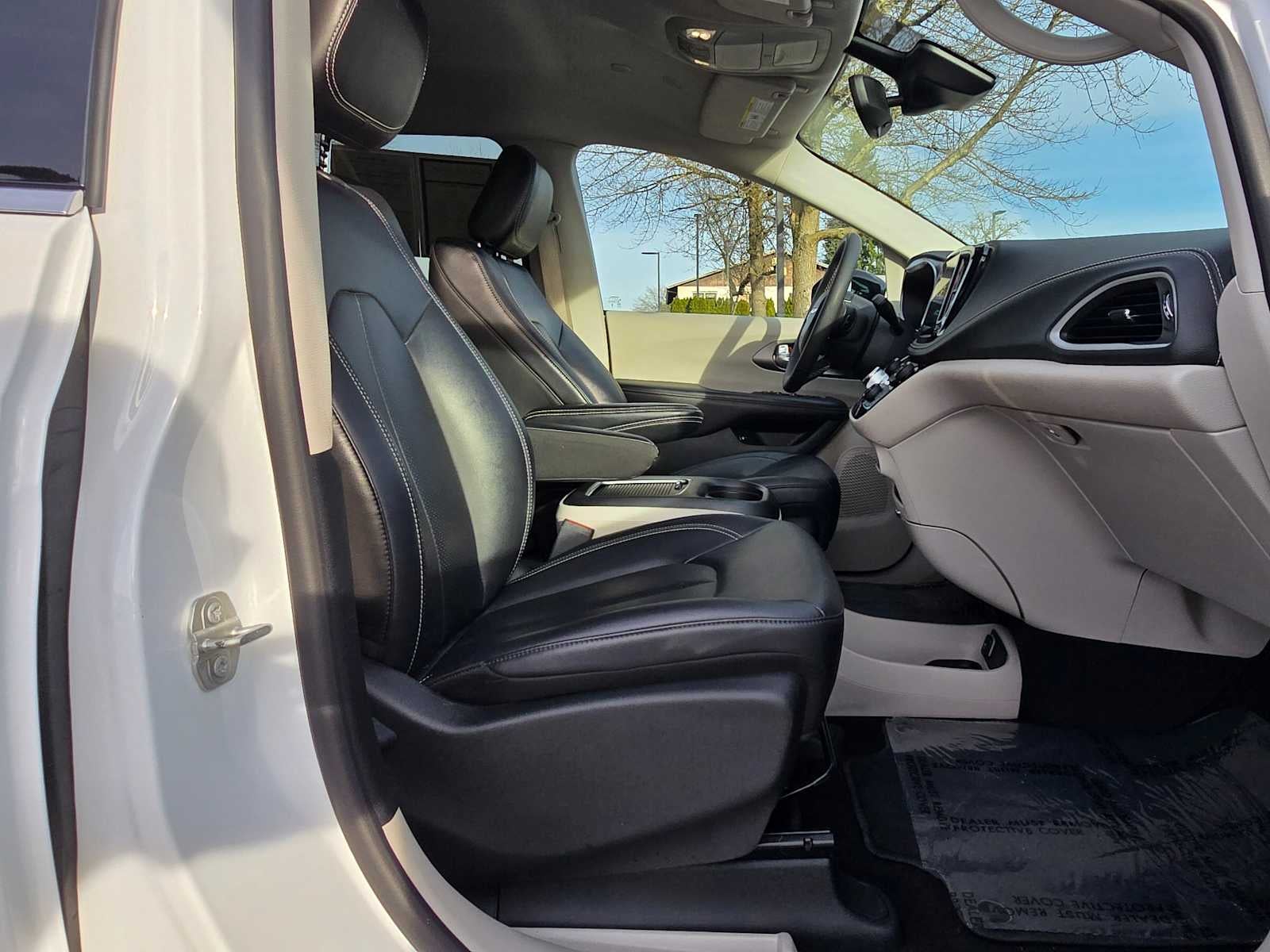 2024 Chrysler Pacifica Hybrid Select