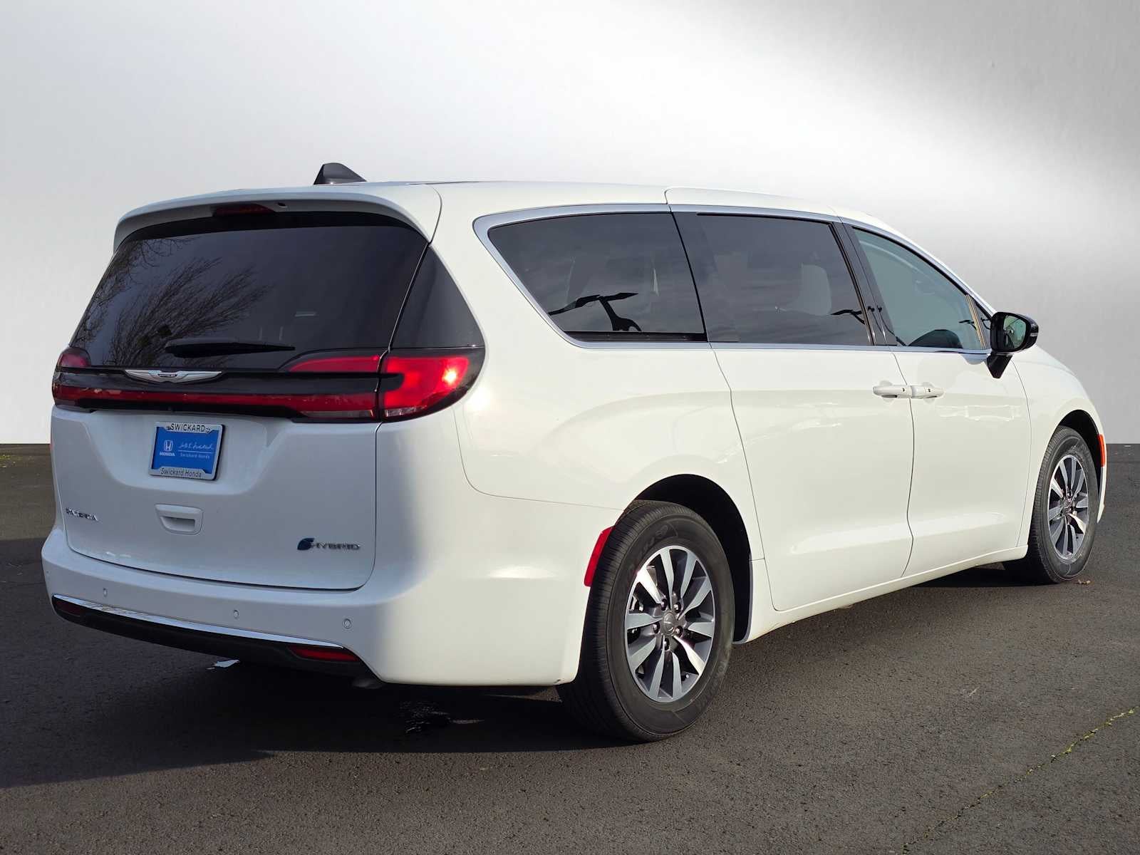 2024 Chrysler Pacifica Hybrid Select