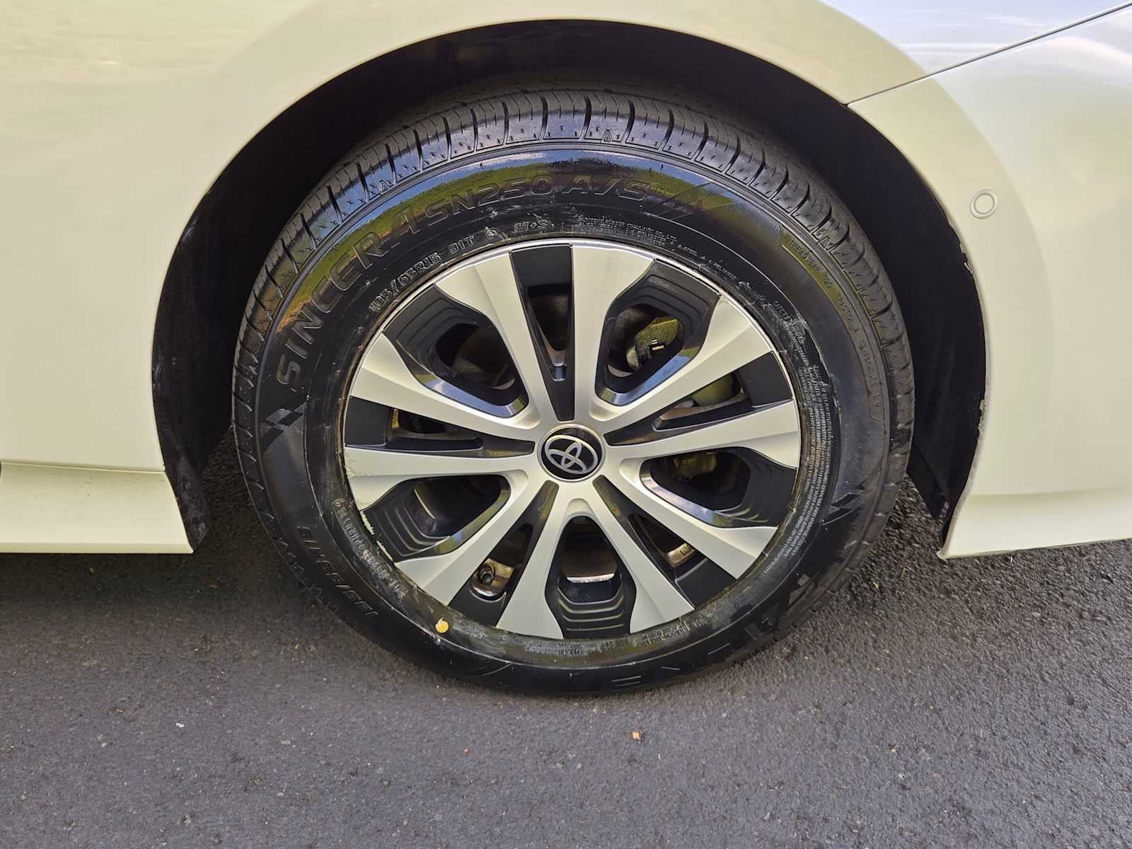 2019 Toyota Prius LE
