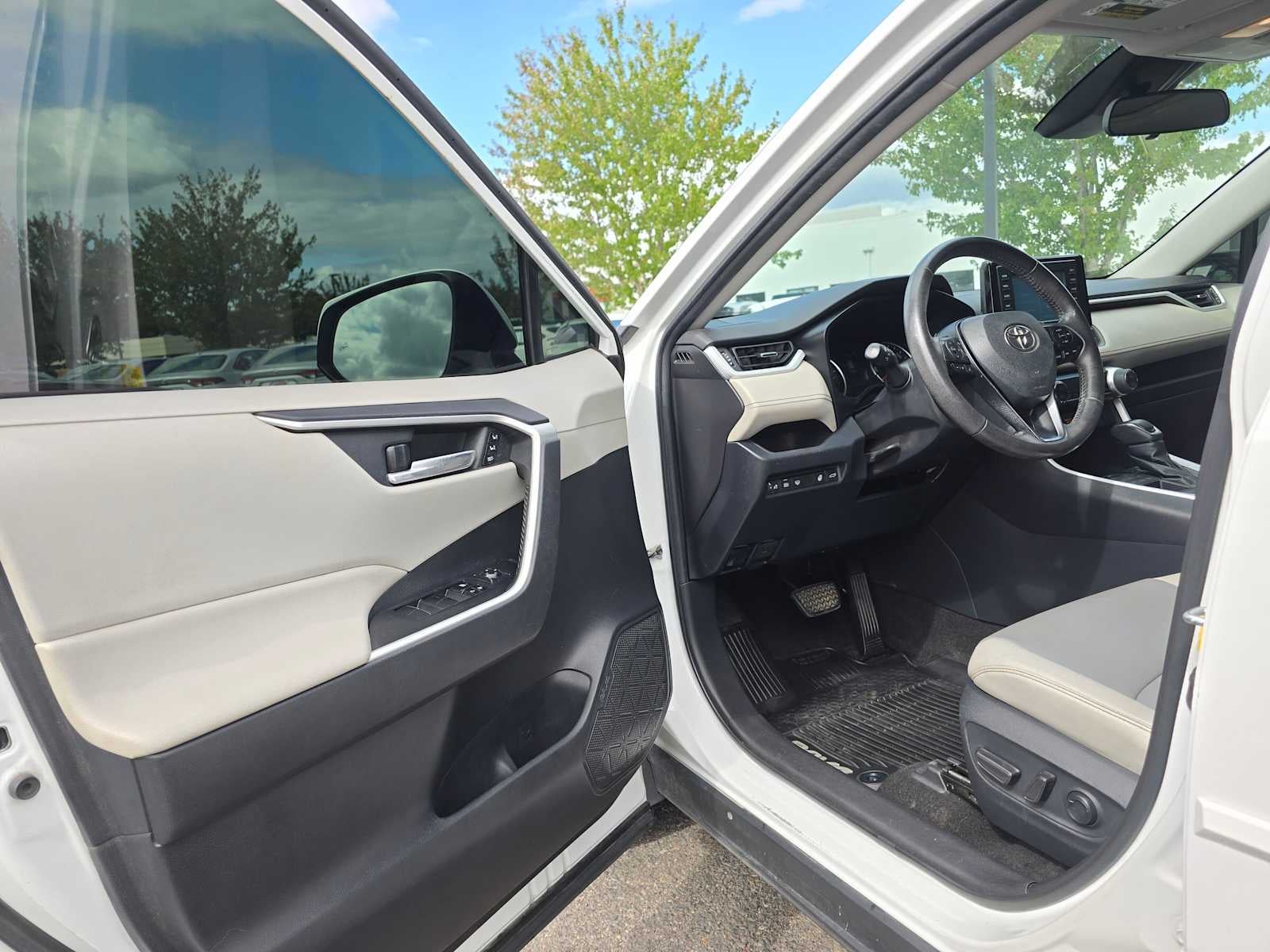 2019 Toyota RAV4 XLE Premium
