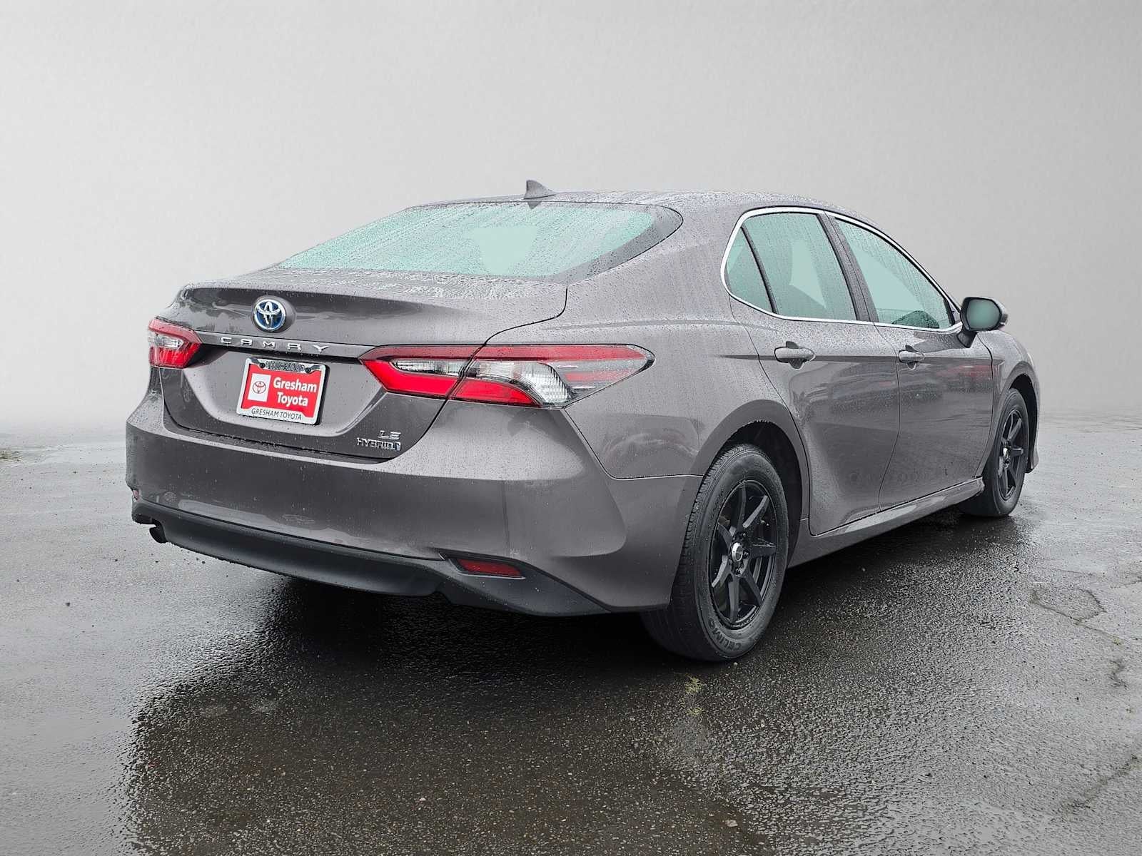 2022 Toyota Camry Hybrid LE