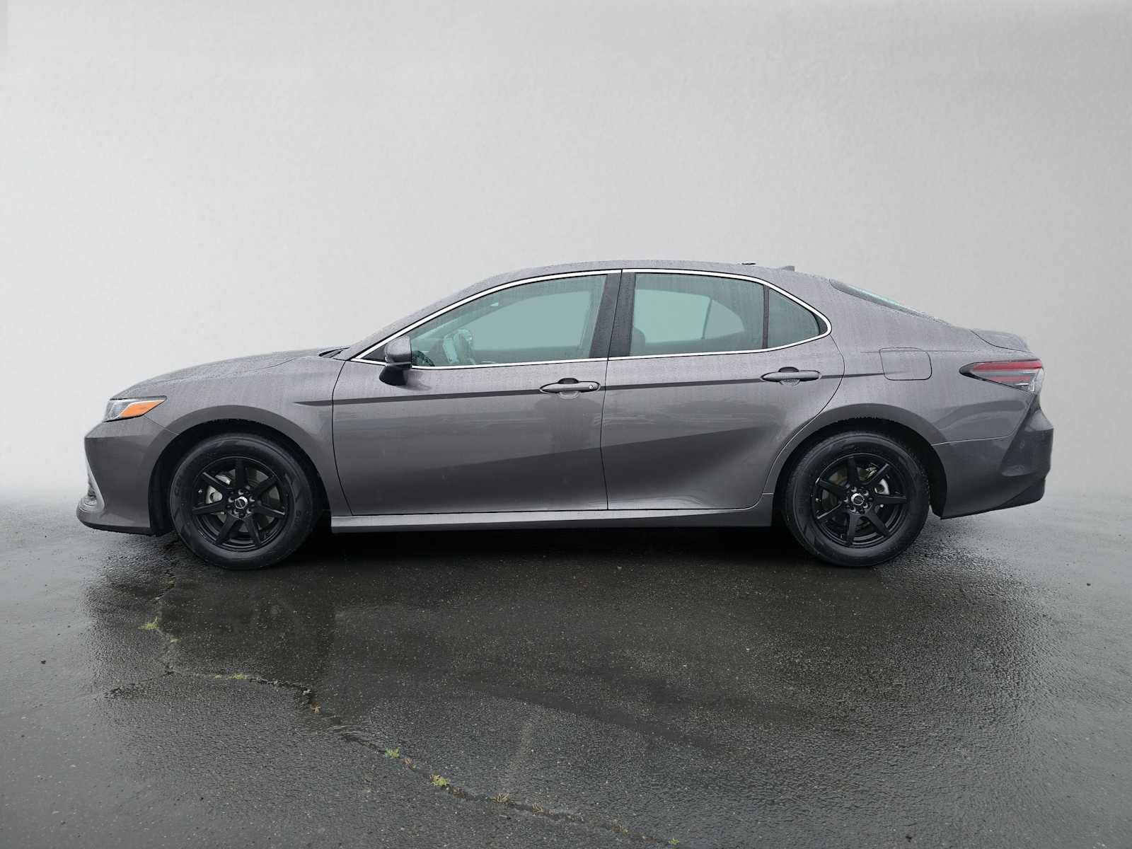 2022 Toyota Camry Hybrid LE