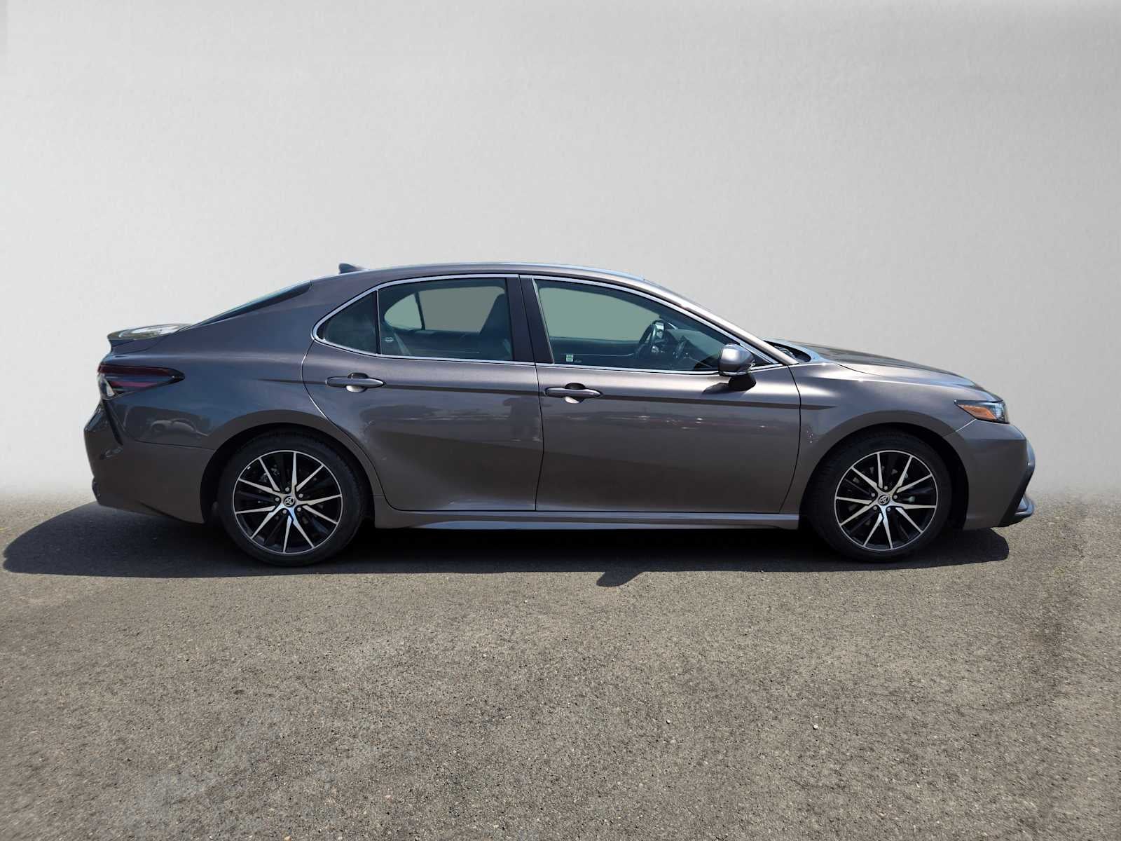 2023 Toyota Camry Hybrid SE