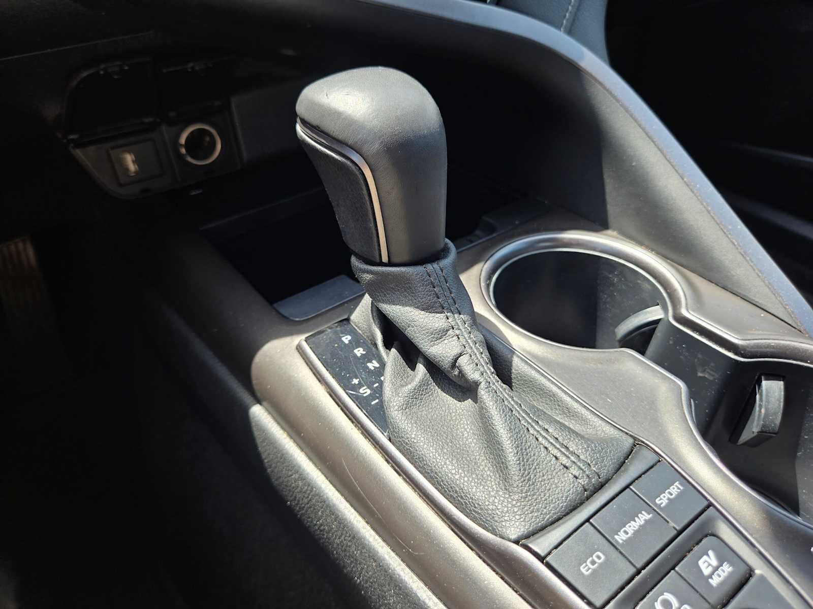 2023 Toyota Camry Hybrid SE