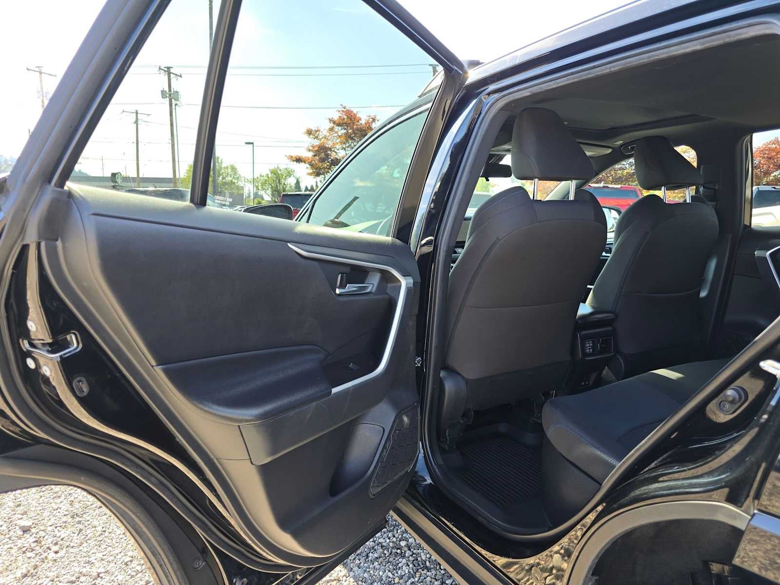 2023 Toyota RAV4 Hybrid SE