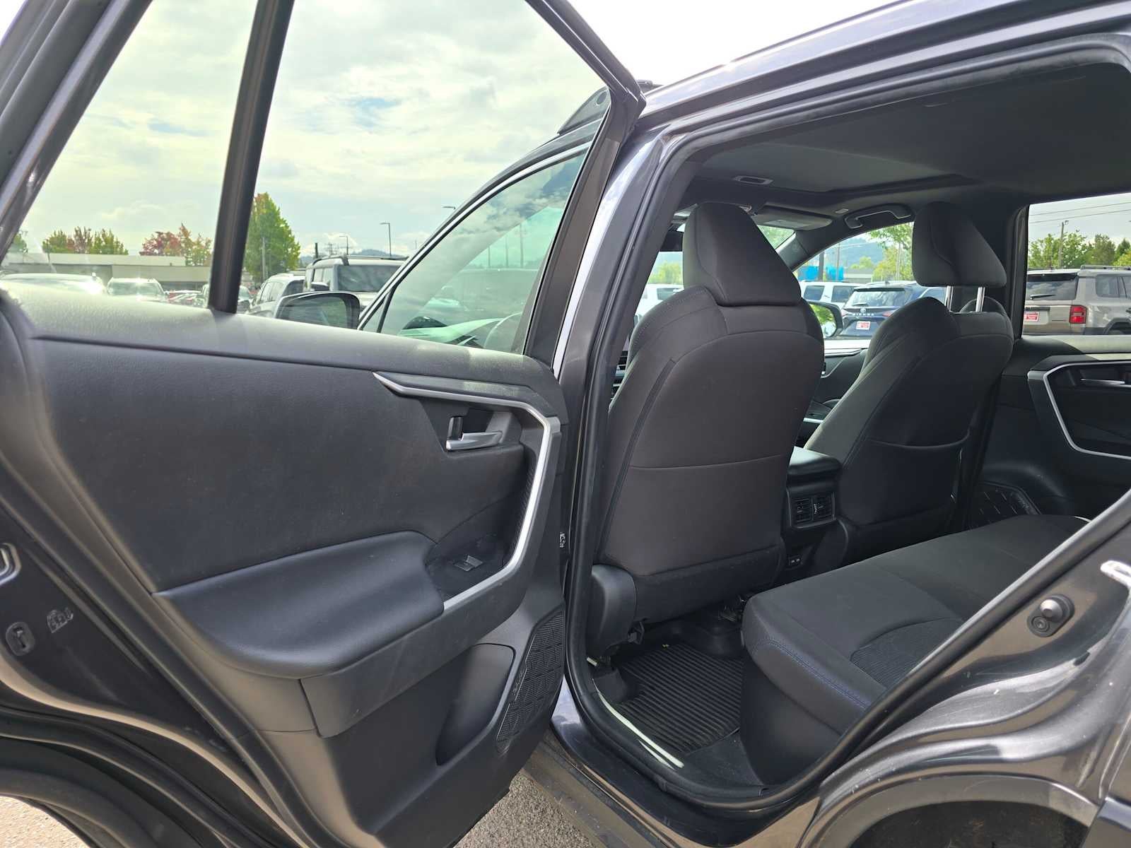2023 Toyota RAV4 Hybrid SE