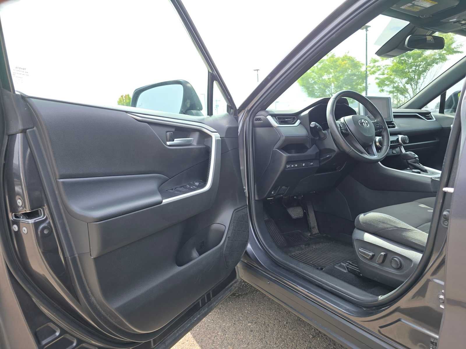 2023 Toyota RAV4 Hybrid SE