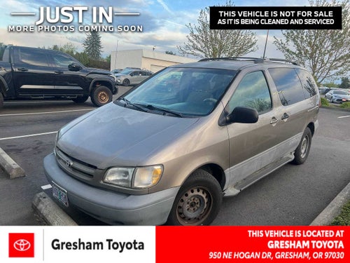 1999 Toyota Sienna LE