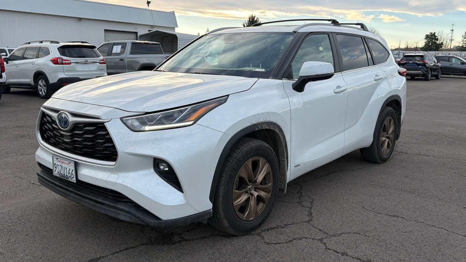 2023 Toyota Highlander Hybrid Bronze Edition