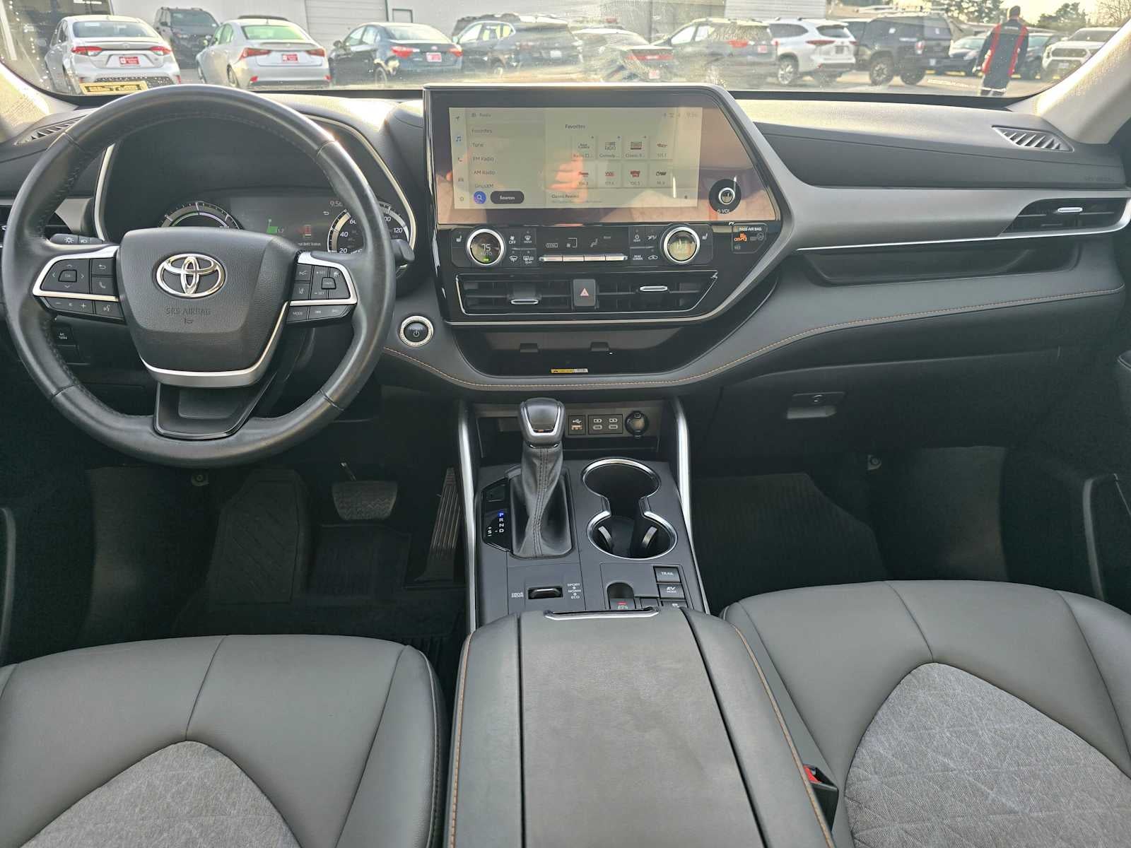 2023 Toyota Highlander Hybrid Bronze Edition