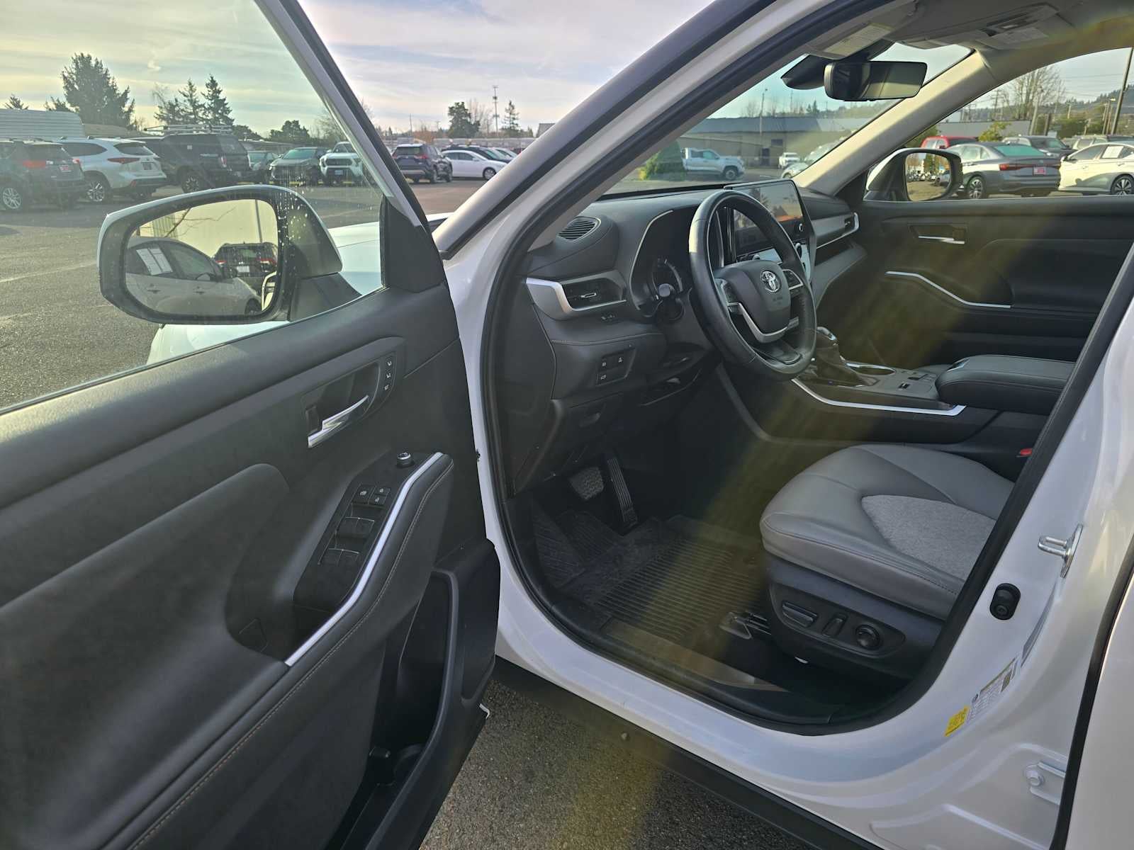 2023 Toyota Highlander Hybrid Bronze Edition