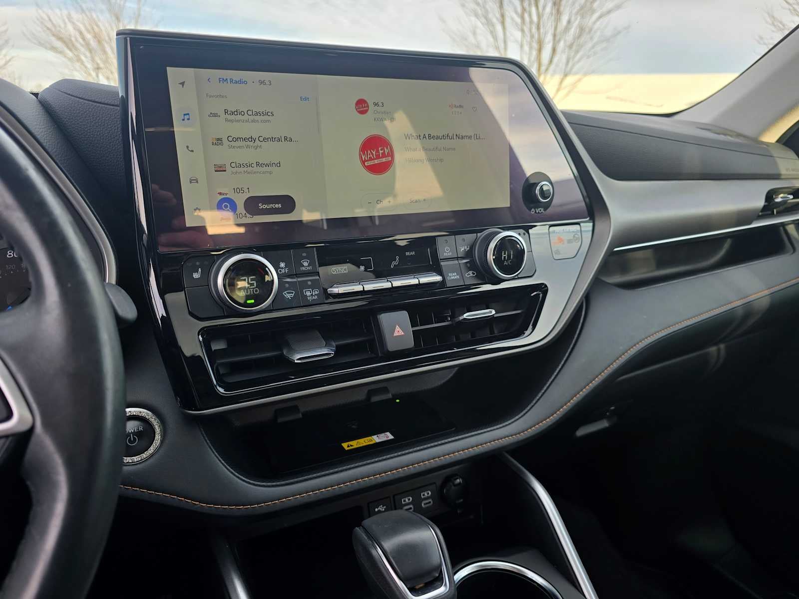 2023 Toyota Highlander Hybrid Bronze Edition