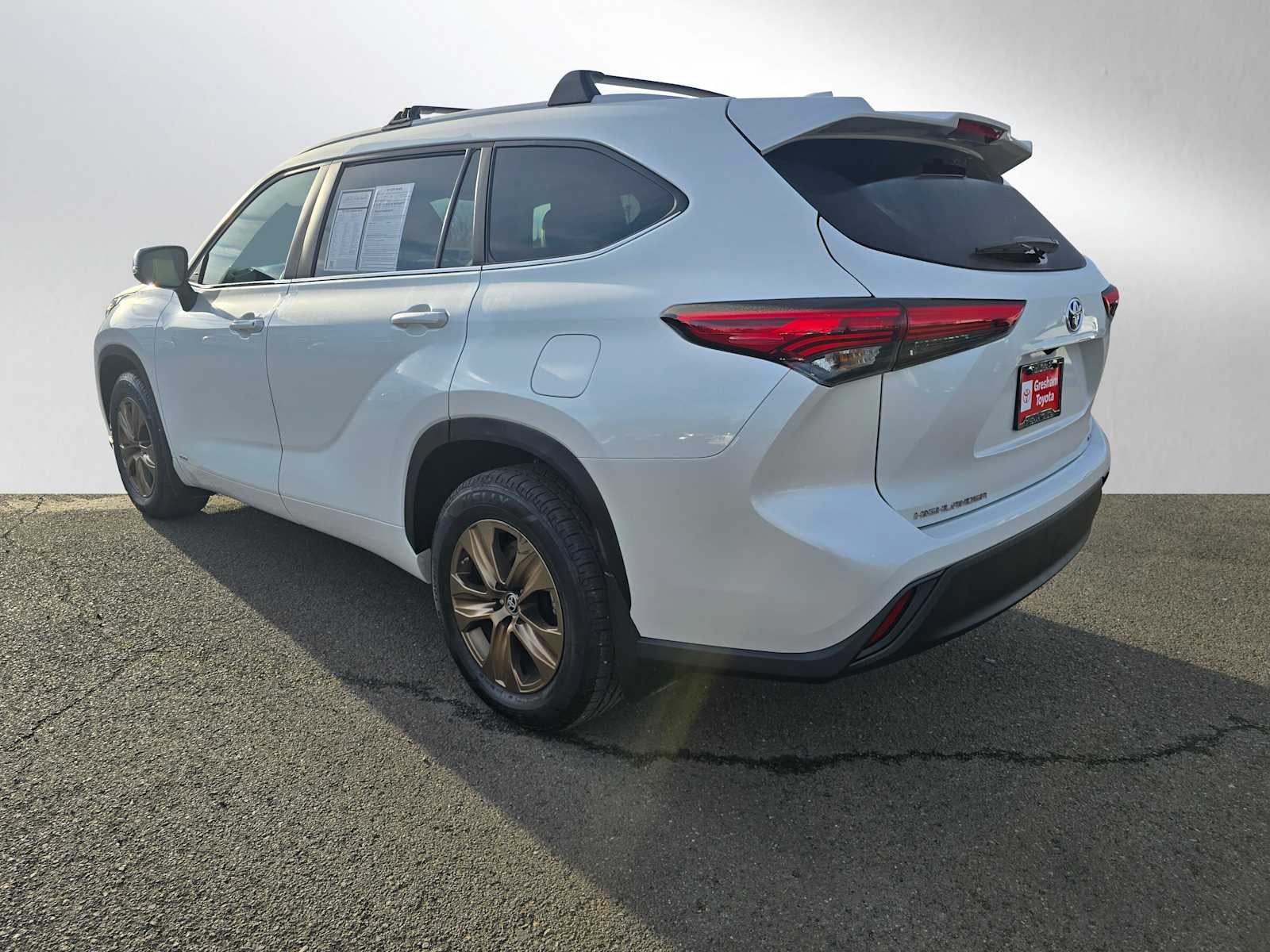 2023 Toyota Highlander Hybrid Bronze Edition