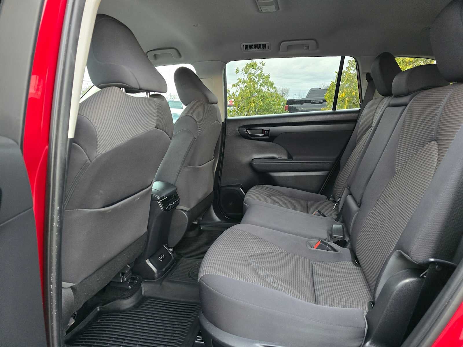 2020 Toyota Highlander LE