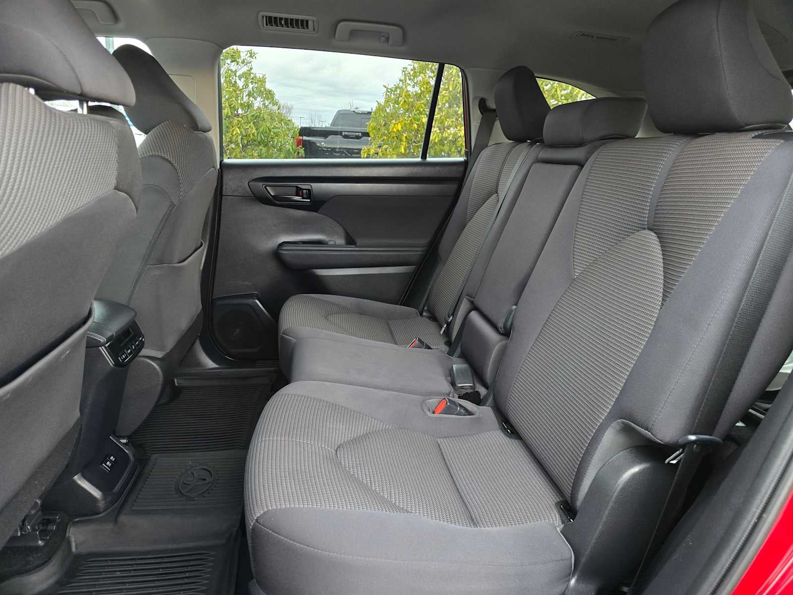 2020 Toyota Highlander LE