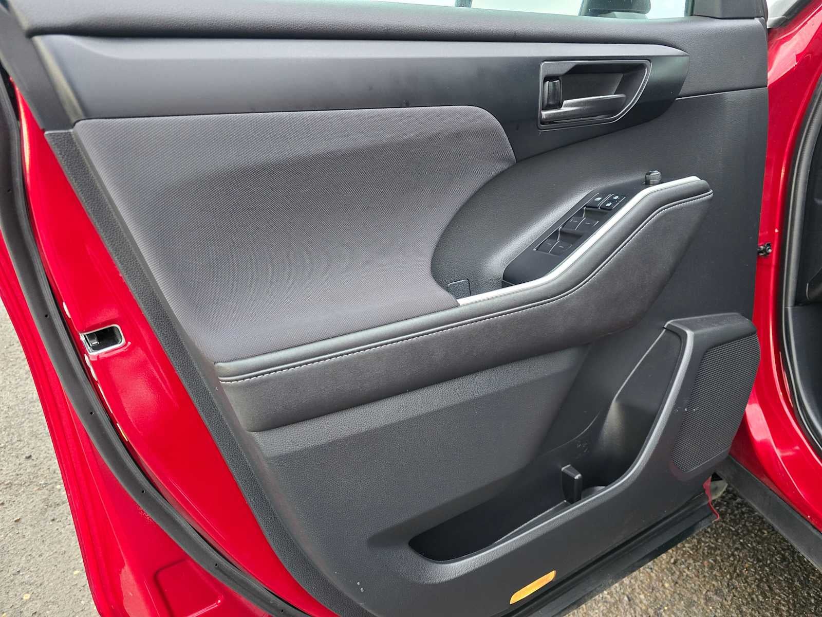 2020 Toyota Highlander LE