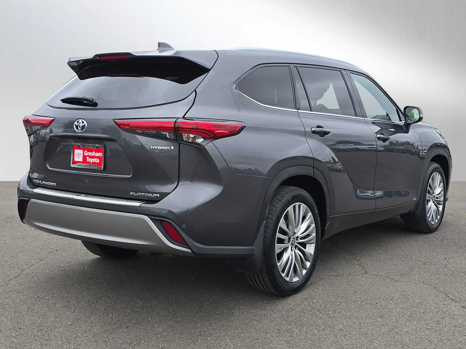 2022 Toyota Highlander Hybrid Platinum