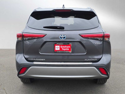 2022 Toyota Highlander Hybrid Platinum