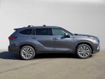 2023 Toyota Highlander Hybrid Platinum