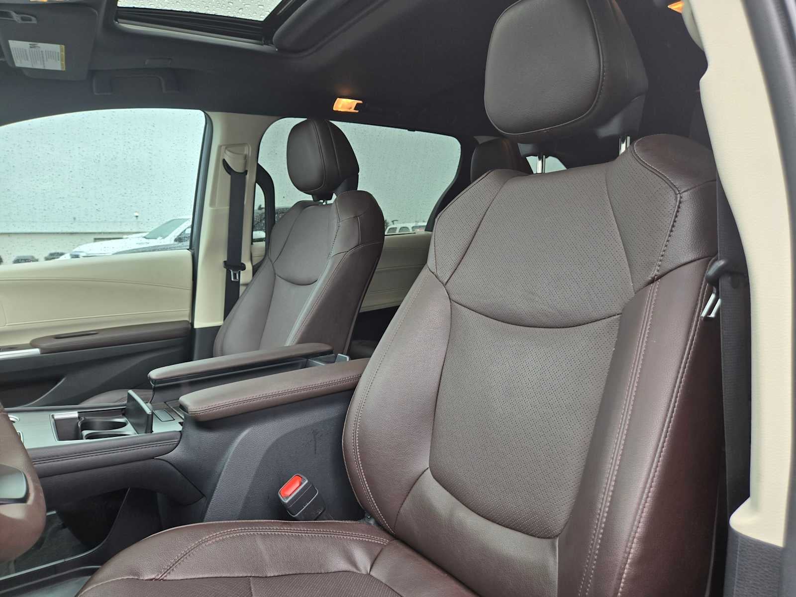 2024 Toyota Sienna Platinum