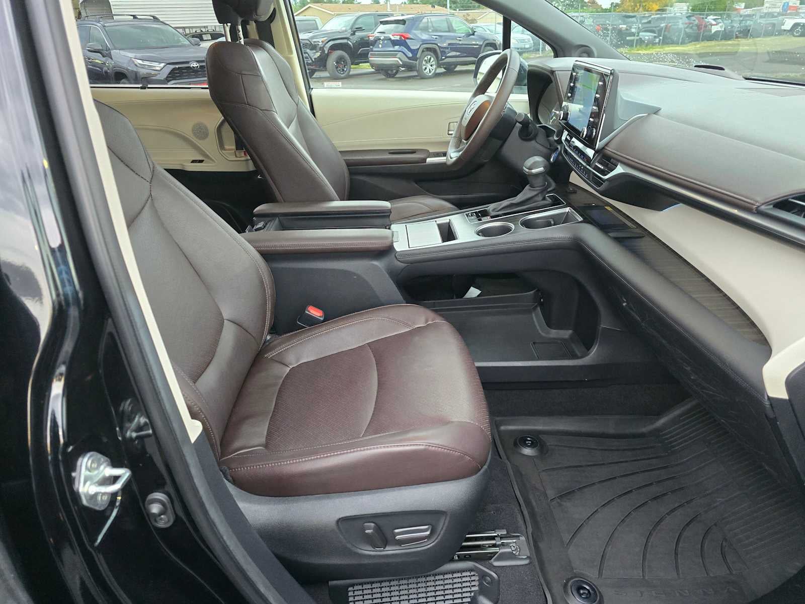 2023 Toyota Sienna Platinum