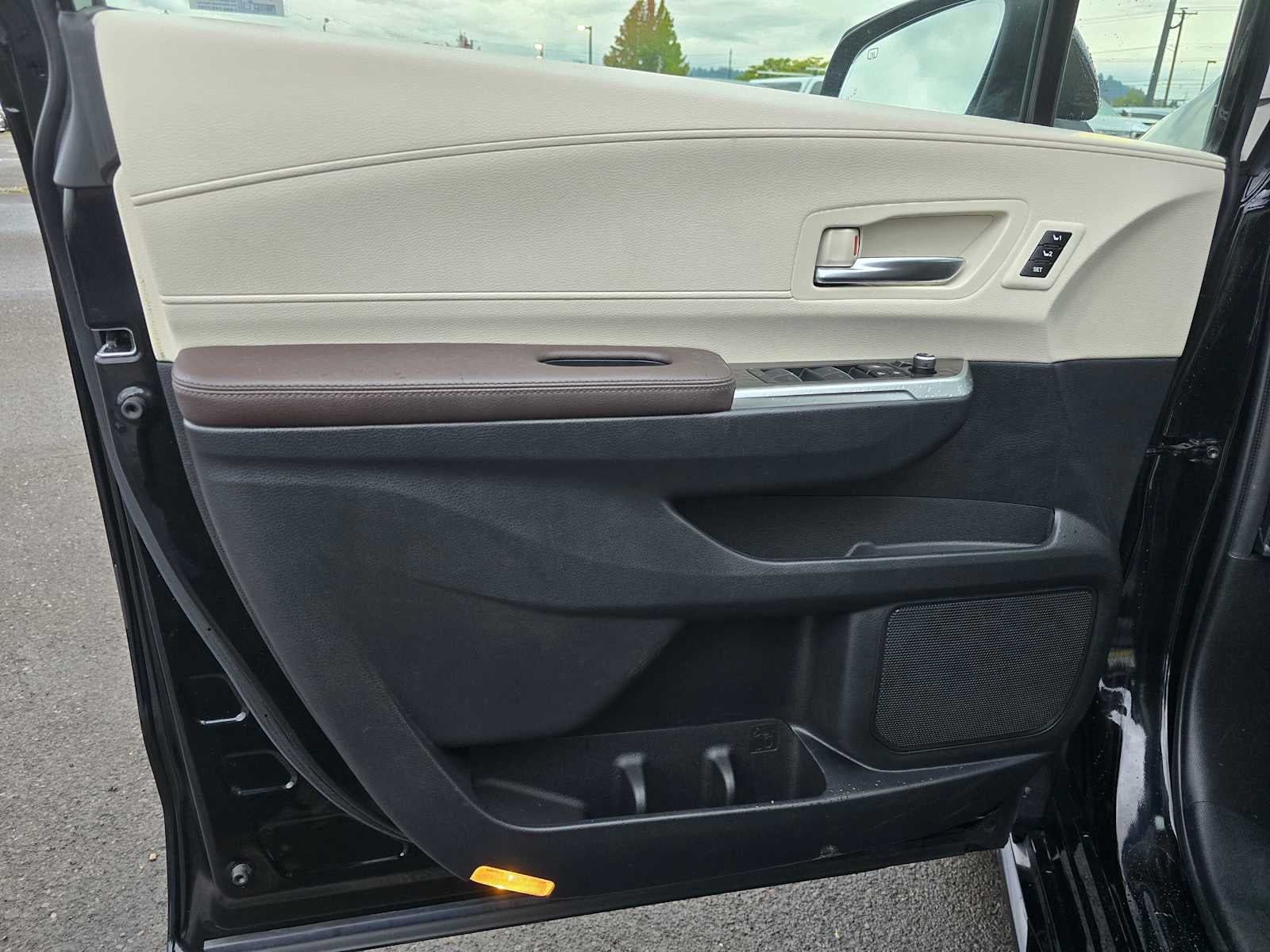 2023 Toyota Sienna Platinum