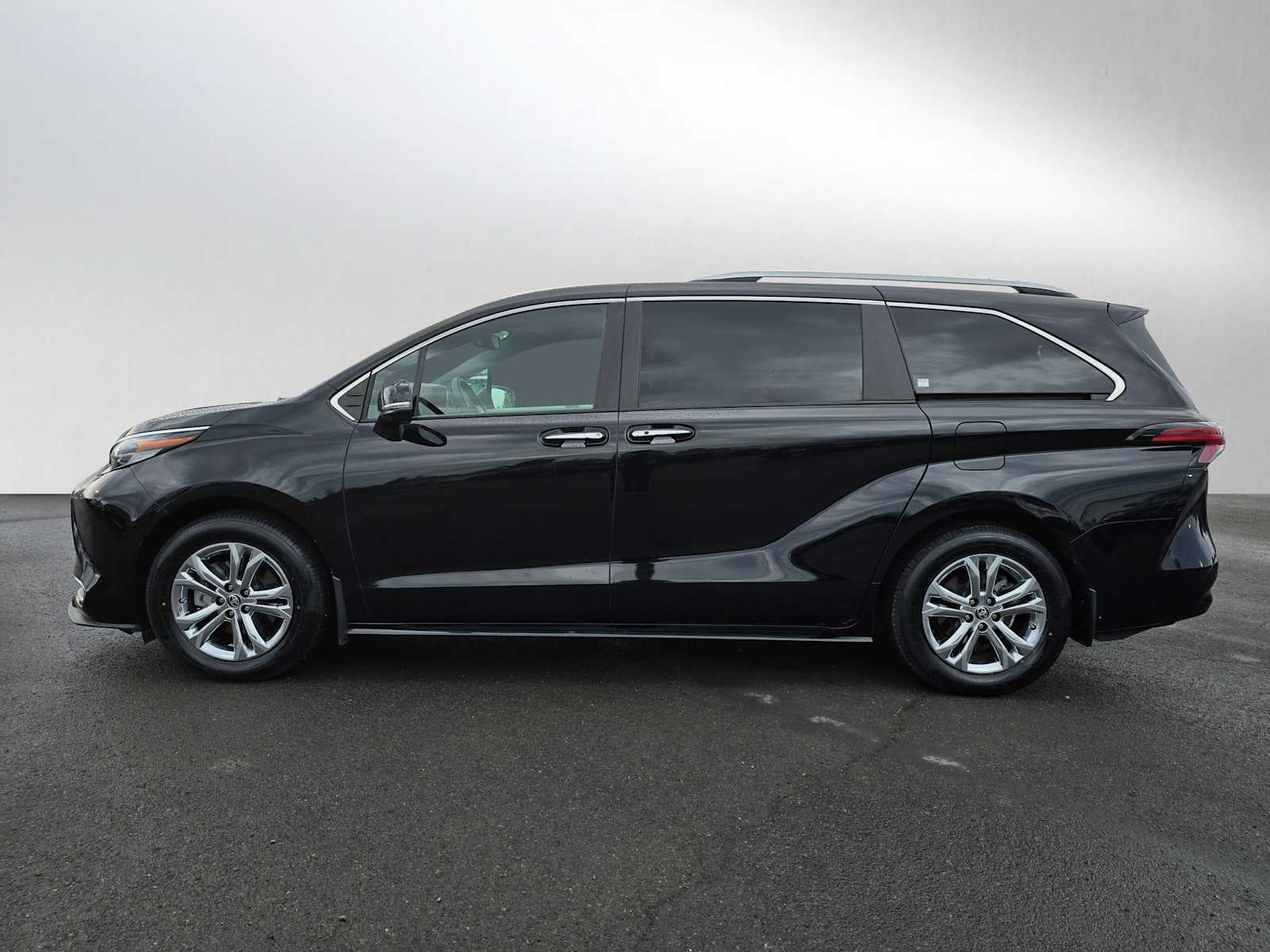 2023 Toyota Sienna Platinum