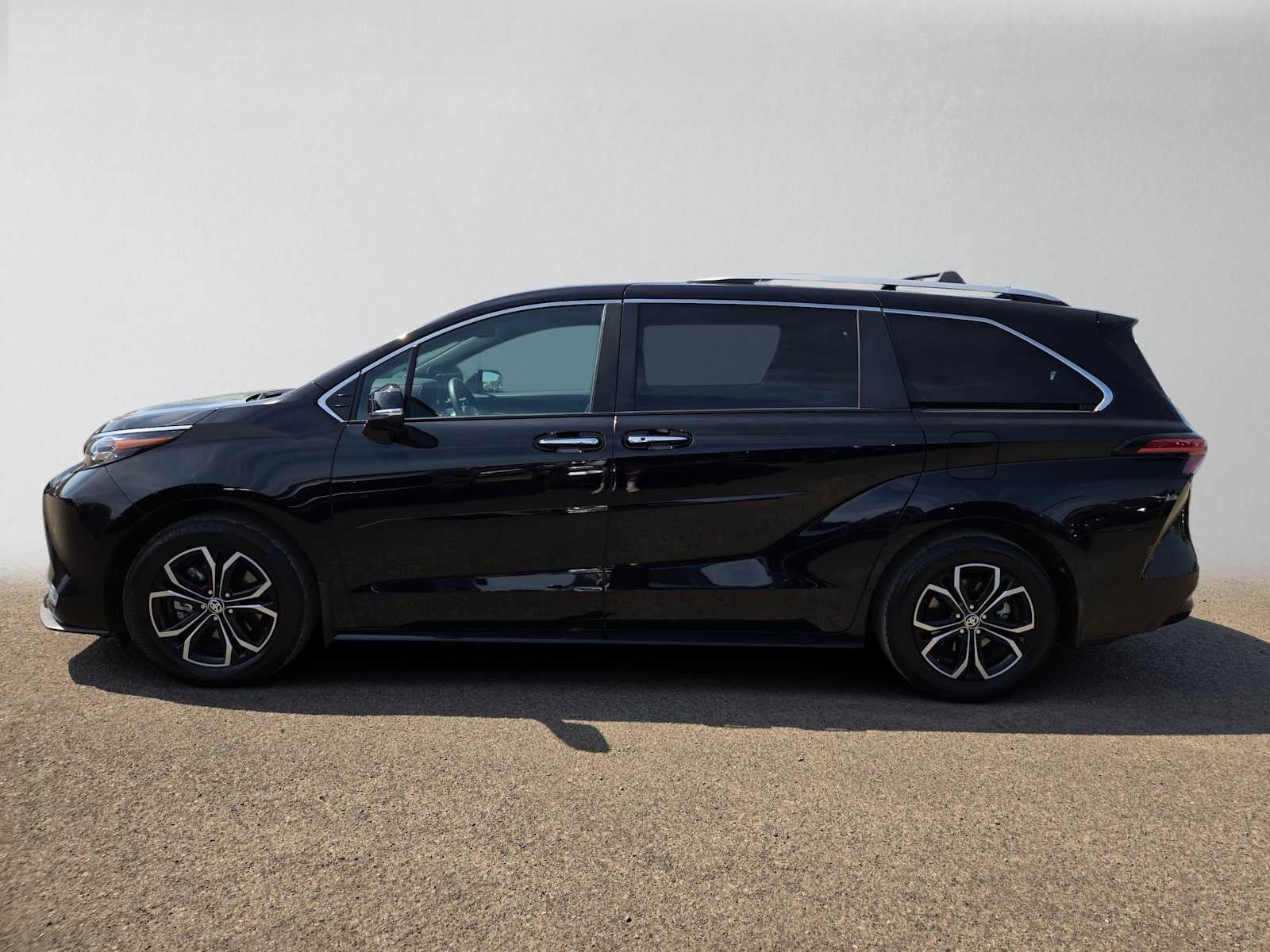 2025 Toyota Sienna Platinum
