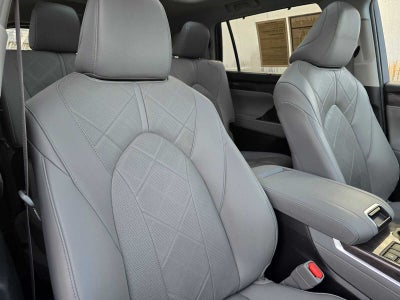 2024 Toyota Highlander Platinum