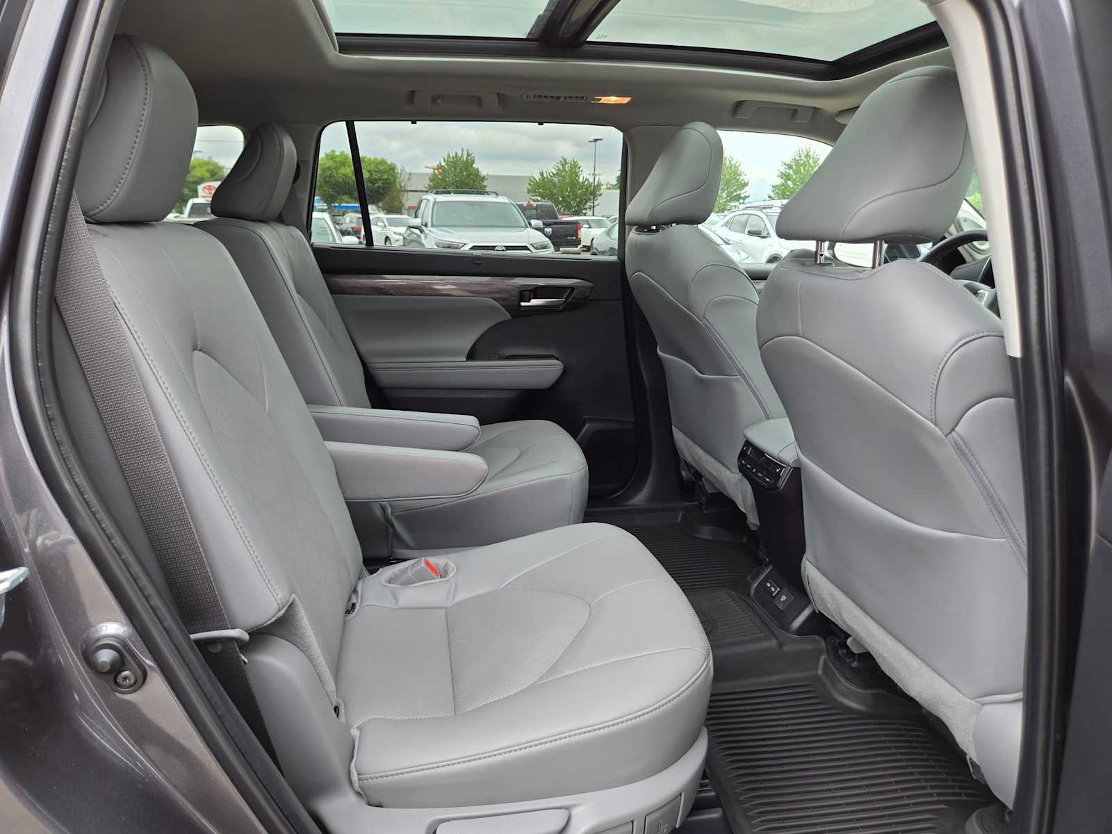2025 Toyota Highlander Platinum