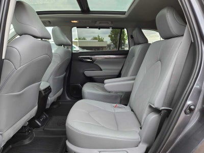 2025 Toyota Highlander Platinum