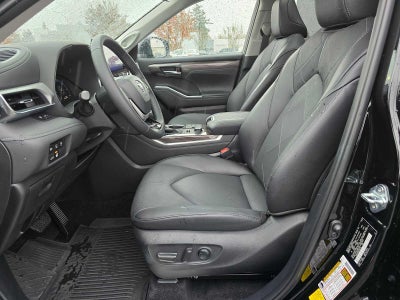 2025 Toyota Highlander Platinum