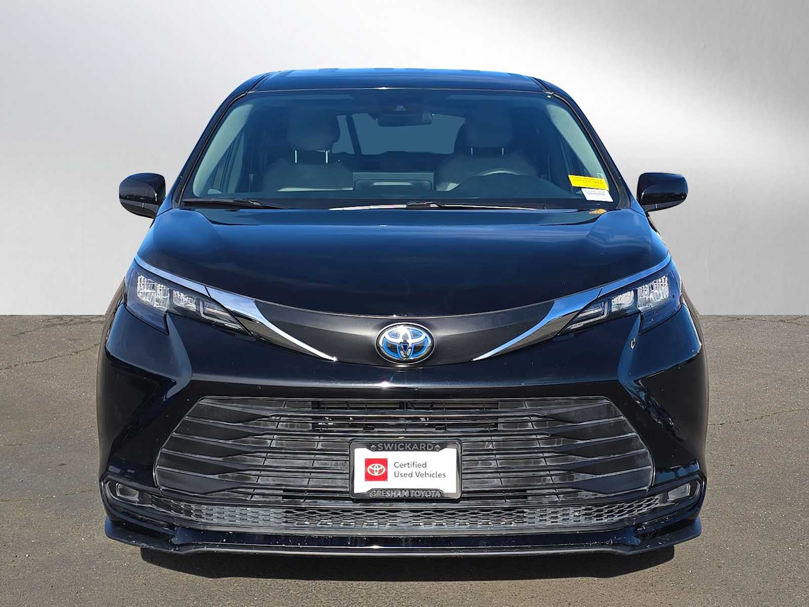 2025 Toyota Sienna LE