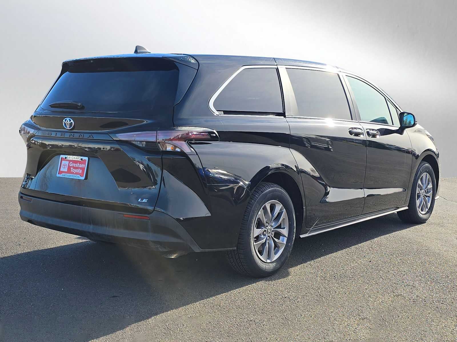 2025 Toyota Sienna LE